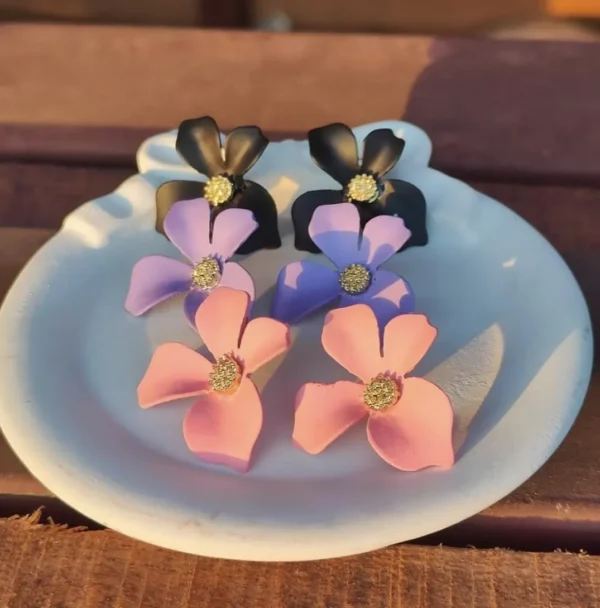 IKIKATA Matte Petal Floral Stud Earrings