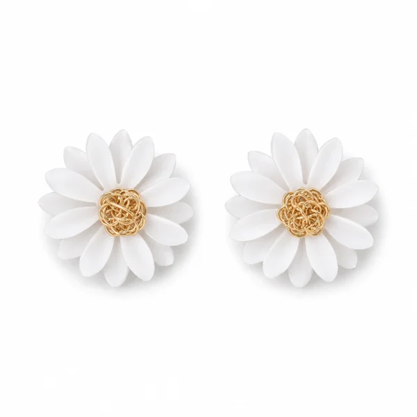 white Petal Daisy Stud Earrings
